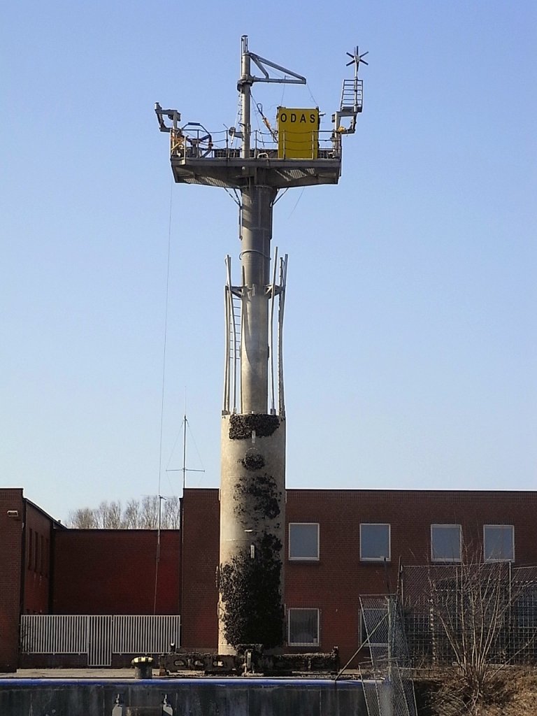 Die Metonne  ODAS  steht im Rostocker Fischereihafen hoch und trocken. 