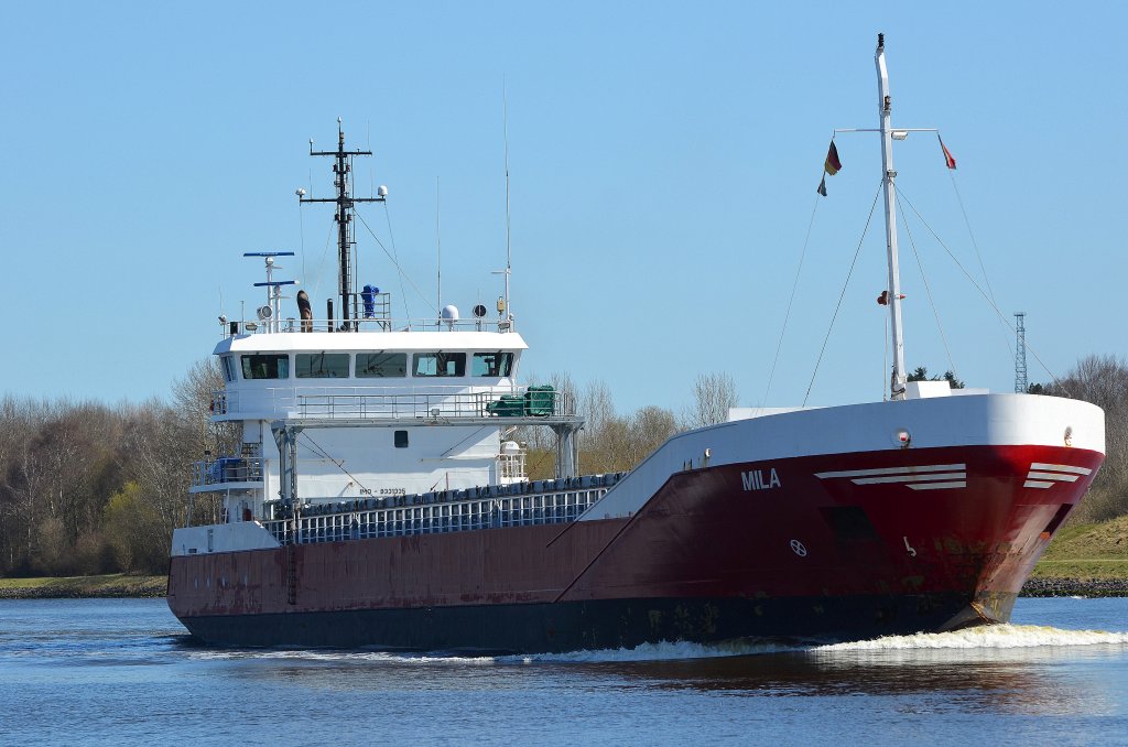 Die Mila IMO-Nummer:9331335 Flagge:Niederlande Lnge:90.0m Breite:13.0m Baujahr:2006 Bauwerft:Peters Scheepswerf,Kampen Niederlande am 20.04.13 im Nord-Ostsee-Kanal bei Rendsburg.