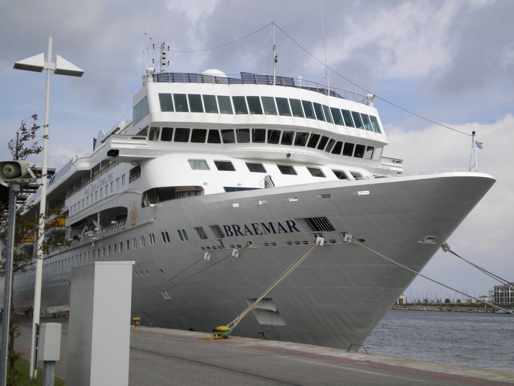 Die  MS Braemar  am 12.08.09 am Warnemnder Kreuzfahrtterminal.