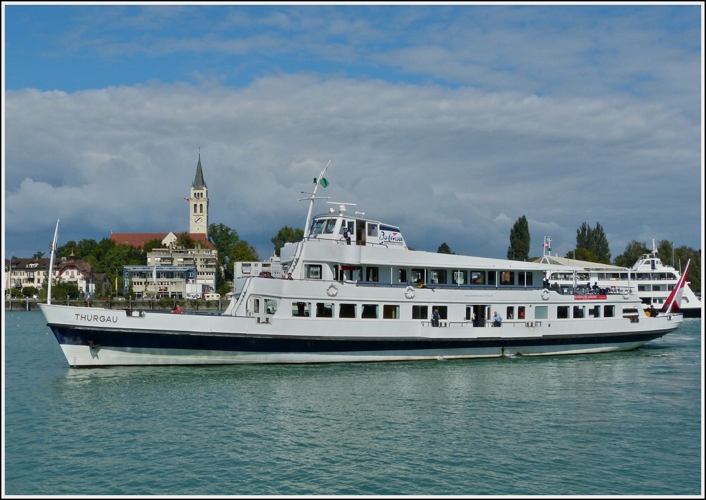 Die MS Thurgau der Schweizerischen Bodensee Schifffahrts Gesellschaft luft in den Hafen von Romanshorn ein.  15.09.2012