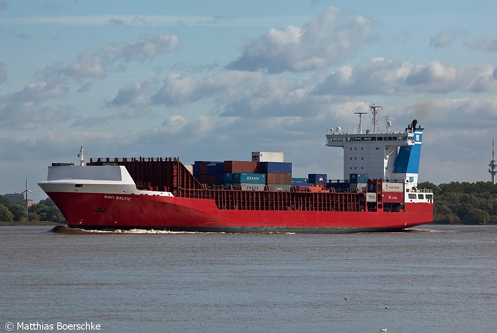 Die Navi Baltic bei Grnendeich am 30.09.09.