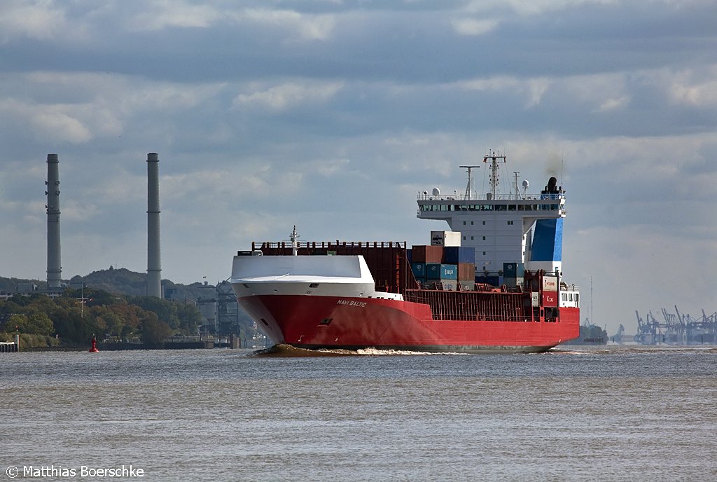 Die Navi Baltic in Grnendeich auf der Elbe am 30.09.09.