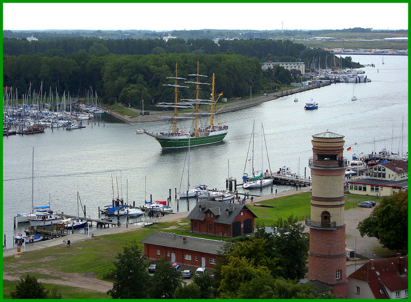 Die neue ALEX II hat junge Menschen an Bord genommen und macht einen 4 Tages-Trn in die Ostsee... Aufgenommen: 17.09.2012
