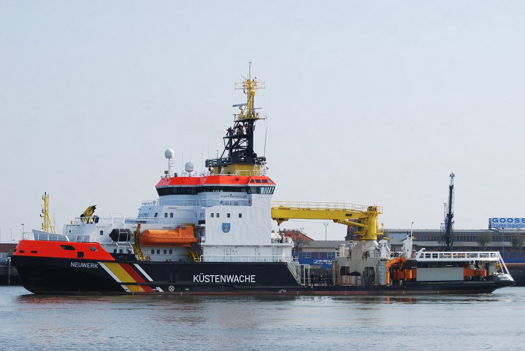 Die Neuwerk IMO-Nummer:9143984 Flagge:Deutschland Lnge:79.0m Breite:18.0m Baujahr:1998 Bauwerft:Volkswerft Stralsund GmbH,Stralsund Deutschland im Hafen von Cuxhaven am 25.09.11