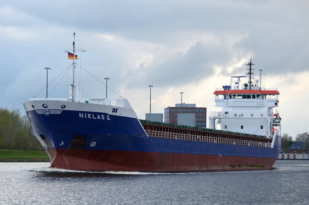 Die Niklas G. IMO-Nummer:9534303 Flagge:Antigua und Barbuda Lnge:114.0m Breite:14.0m Baujahr:2011 Bauwerft:Jiangsu Yangzi Changbo Shipbuilding,Jingjiang China bei Rendsburg auf dem Nord-Ostsee-Kanal am 22.04.12