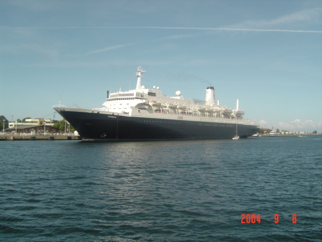 die  Noordam  ein Bild aus dem Jahr 2004-09-08 ,aber ich habe Bilder eines neuen Schiff mit diesem Namen entdeckt.