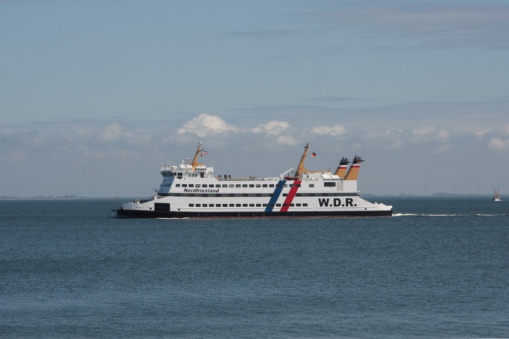 Die  Nordfriesland  der W.D.R. (IMO 9102758, Bauj. 1995) am 27.04.2010 vor Wyk/Fhr. Sie war bis zur Indienststellung der neuen  Uthlande , im Juni 2010, das Flaggschiff der W.D.R.