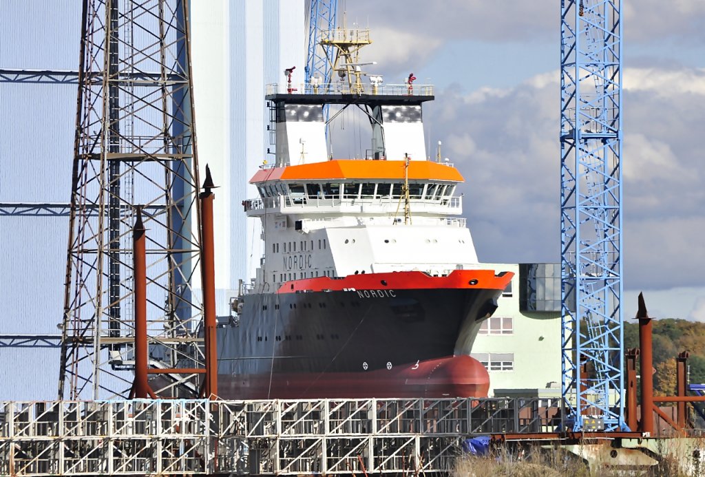 die  NORDIC  trocken geholt auf der Volkswerft Stralsund am 17.10.2010