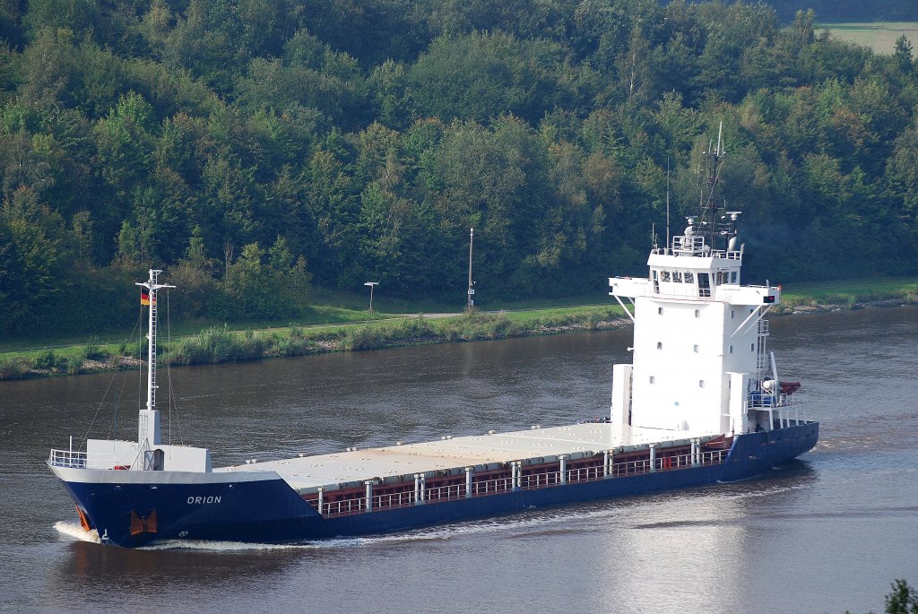 Die Orion IMO-Nummer:9118018 Flagge:Gibraltar Lnge:90.0m Breite:14.0m Baujahr:1996 Bauwerft:Tille Shipyard,Kootstertille Niederlande aufgenommen am 03.09.11 auf dem Nord-Ostsee-Kanal hhe Grnentaler Hochbrcke.
