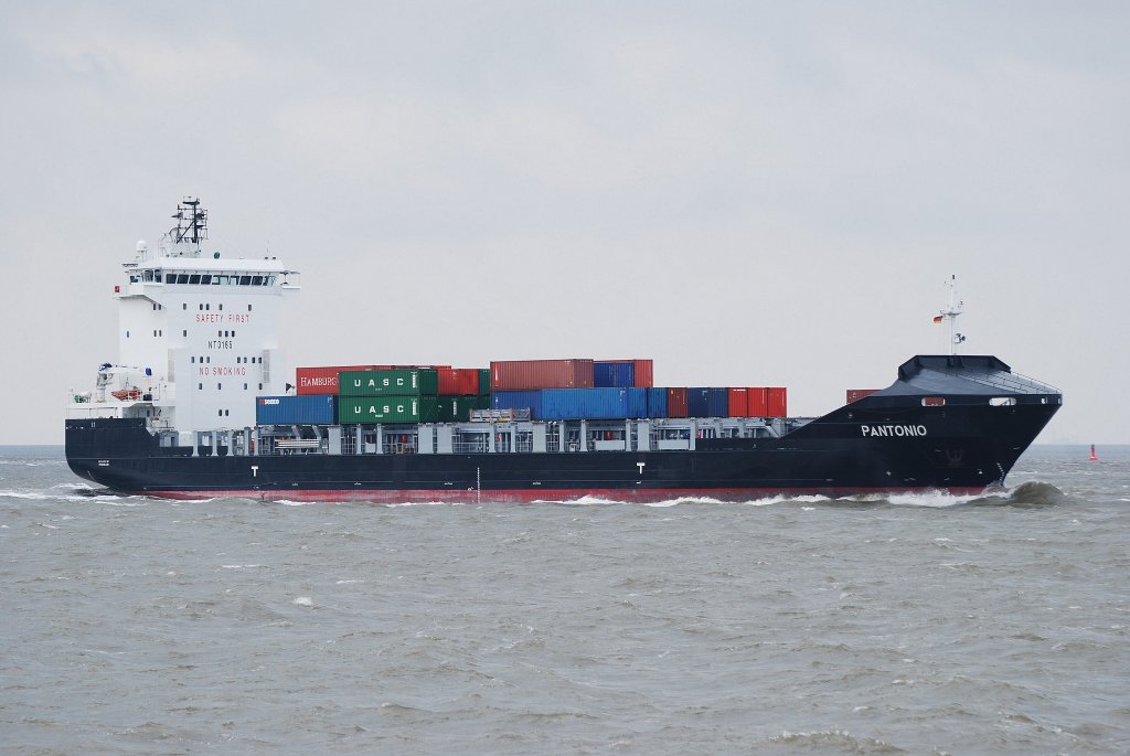 Die Pantonio IMO-Nummer:9440576 Flagge:Zypern Lnge:129.0m Breite:21.0m Baujahr:2007 Bauwerft:Sainty Yangzhou Shipbuilding,Yangzhou China am 11.04.10 bei Cuxhaven. 