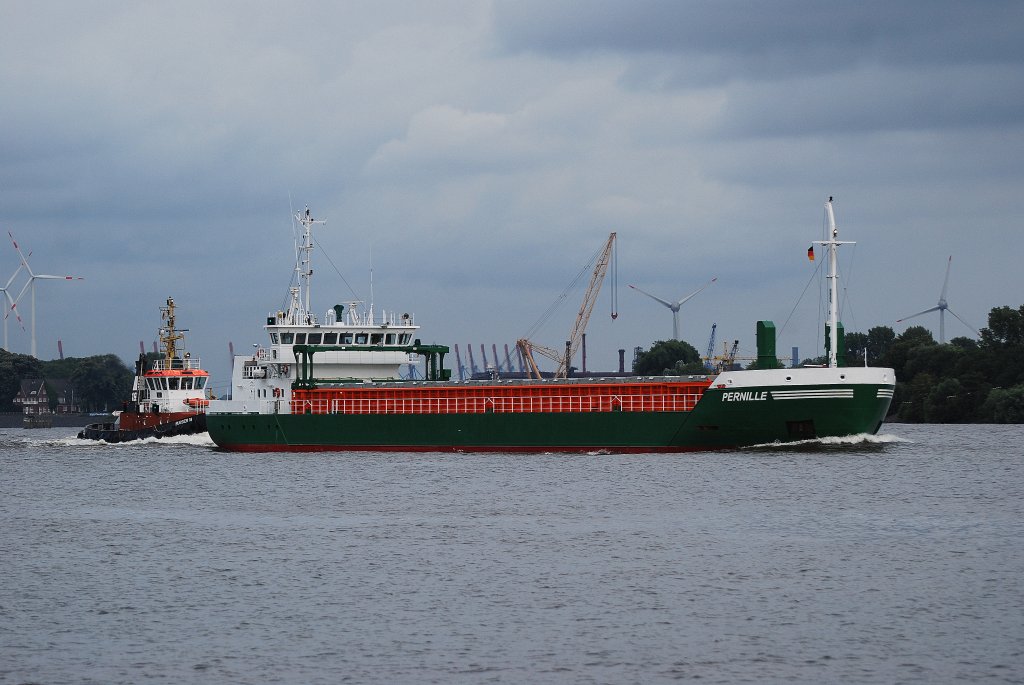 Die Pernille IMO-Nummer:9434163 Flagge:Zypern Länge:82.0m Breite:12.0m Baujahr:2009 Bauwerft:Bodewes Shipyard,Hoogezand Niederlande auslaufend aus Hamburg vor Teufelsbrück am 21.07.11 