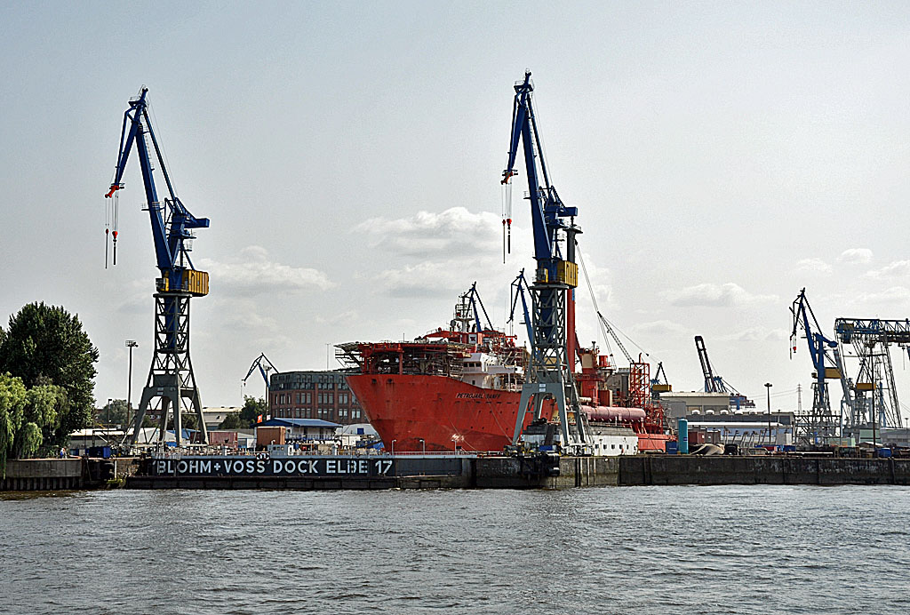 Die  Petrojarl Banff  im Blohm + Voss Dock Elbe 17 - HH 12.07.2013