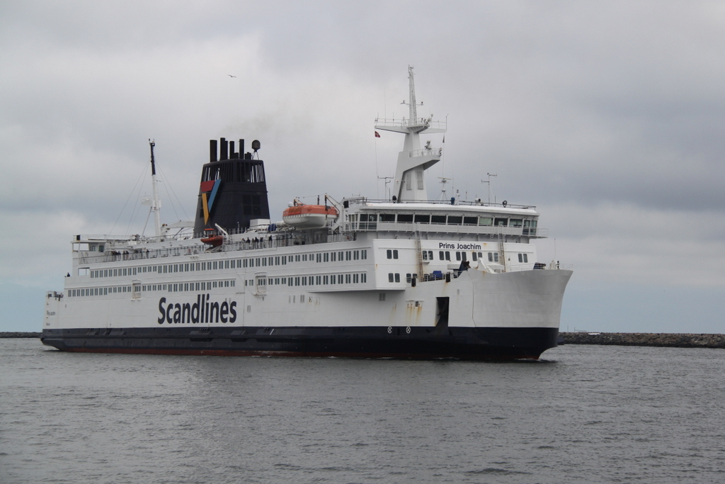 Die Prinz Joachim auf dem Weg von Gedser nach Rostock-Seehafen beim einlaufen in Warnemünde.28.04.2013