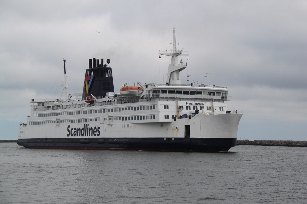 Die Prinz Joachim auf dem Weg von Gedser nach Rostock-Seehafen beim einlaufen in Warnemnde.28.04.2013