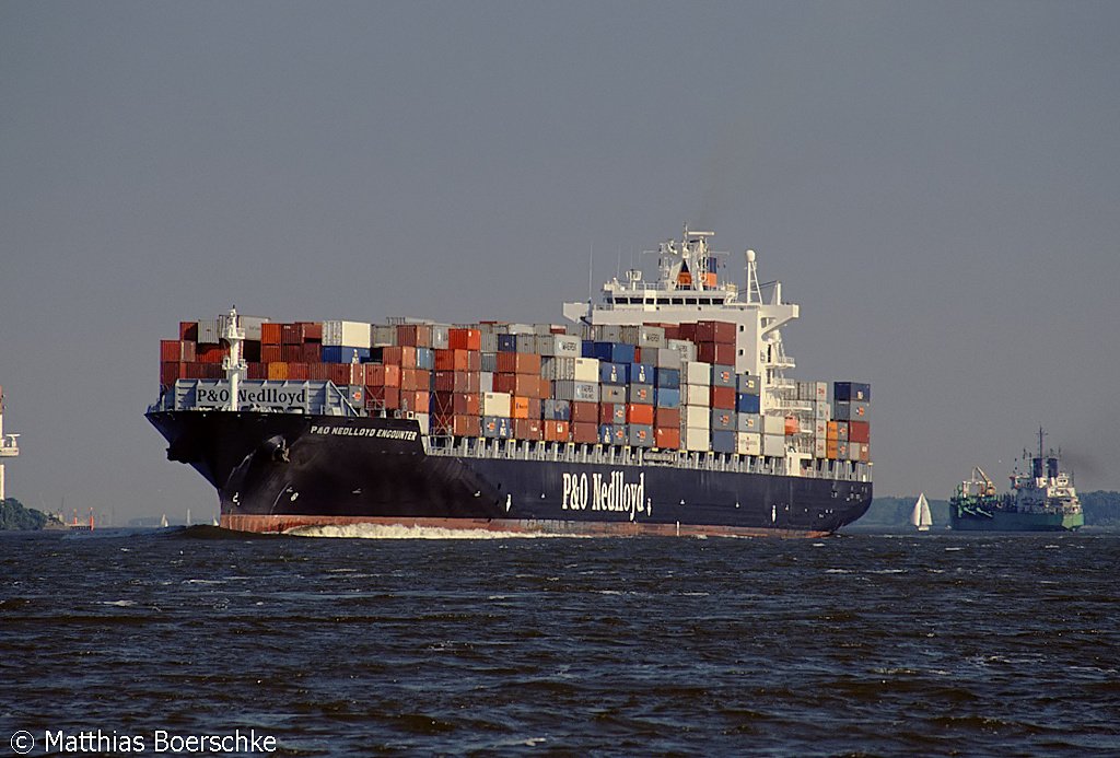 Die PO Nedlloyd Encounter auf der Elbe bei Grnendeich.