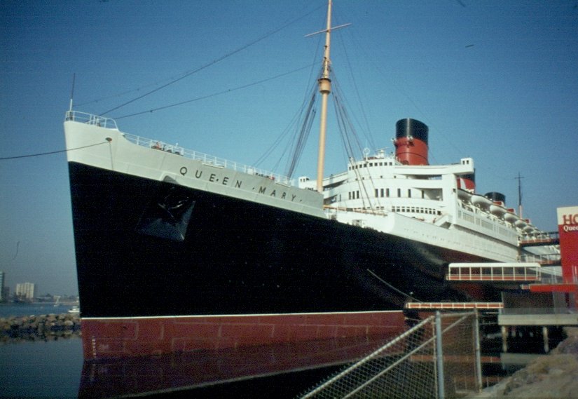 Die  Queen Mary  ist heute ein Hotel und liegt in Long Beach / Los Angeles (digitalisiertes Dia - ca. 1998)