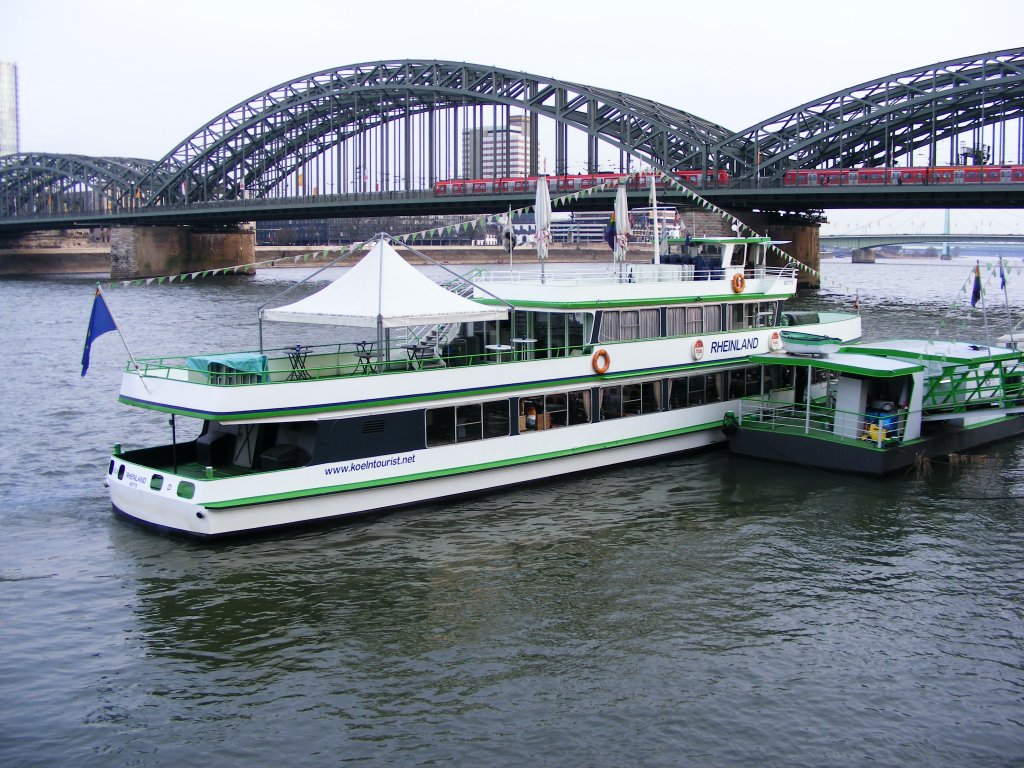 Die  Rheinland  an der Hohenzollernbrcke in Kln, 17. Mrz 2010.