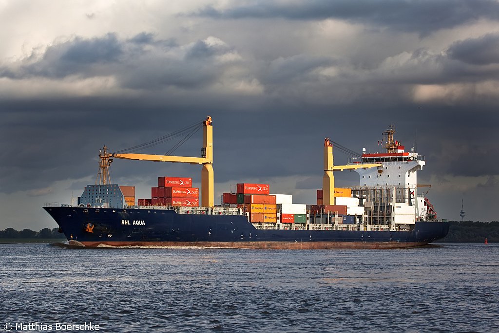 Die RHL Aqua auf der Elbe bei Lhe Sand am 08.10.09.