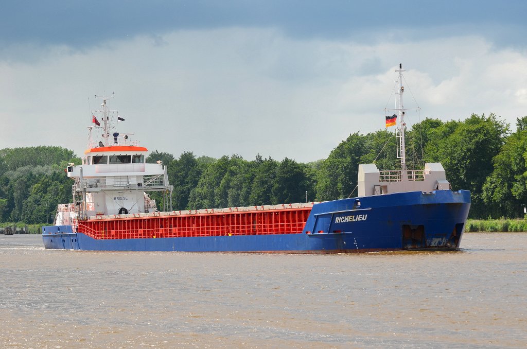 Die Richelieu IMO-Nummer:9369526 Flagge:Gibraltar Lnge:89.0m Breite:12.0m Baujahr:2007 Bauwerft:Damen Shipyard Bergum,Bergum Niederlande am 23.06.13 im Nord-Ostsee-Kanal bei Fischerhtte.