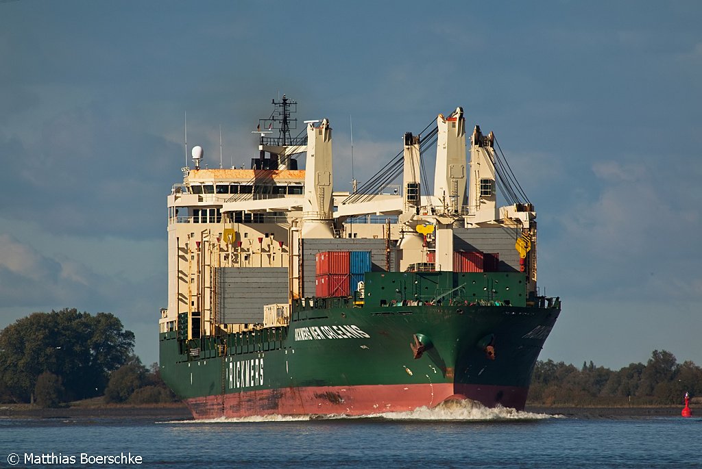 Die Rickmers New Orleans auf der Elbe bei Lhe-Sand am 18.10.09.