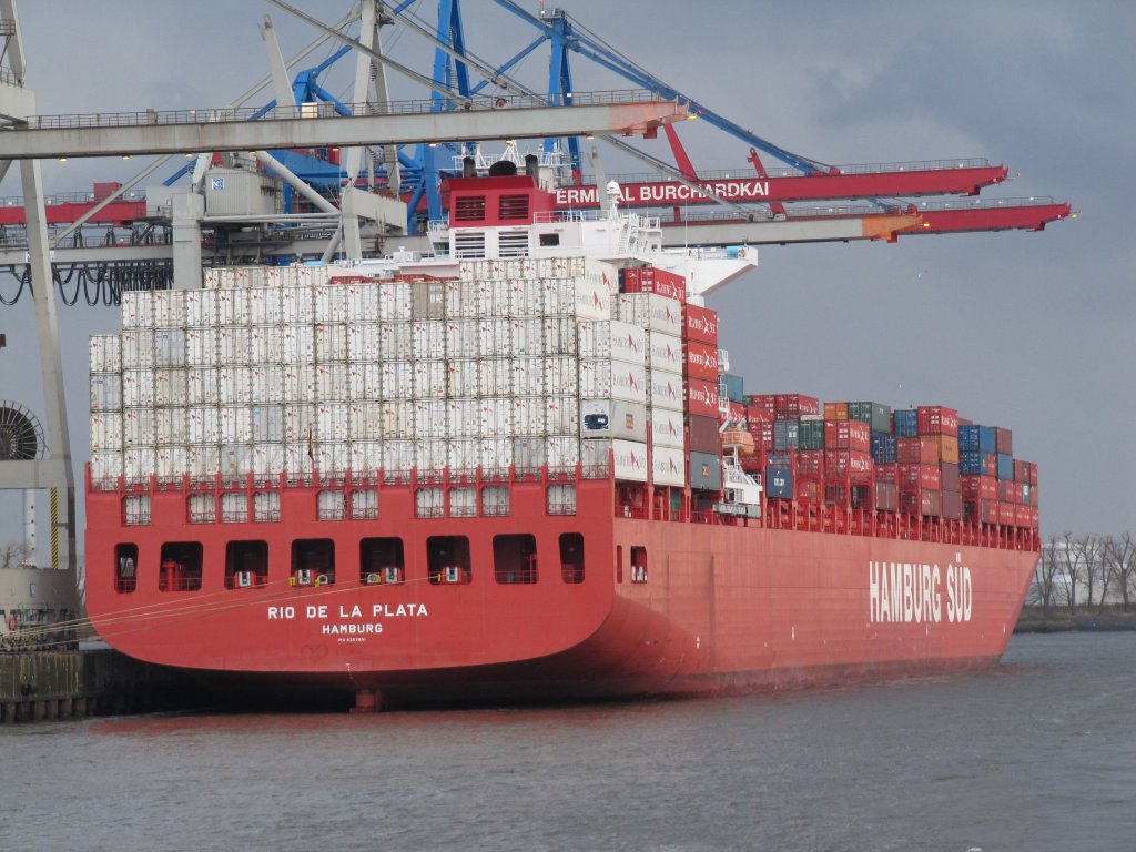 Die Rio De La Plata , v.d. Hamburg Sd gechartert , am 28.03.2010 am Burchardkai im Hamburger Hafen.
