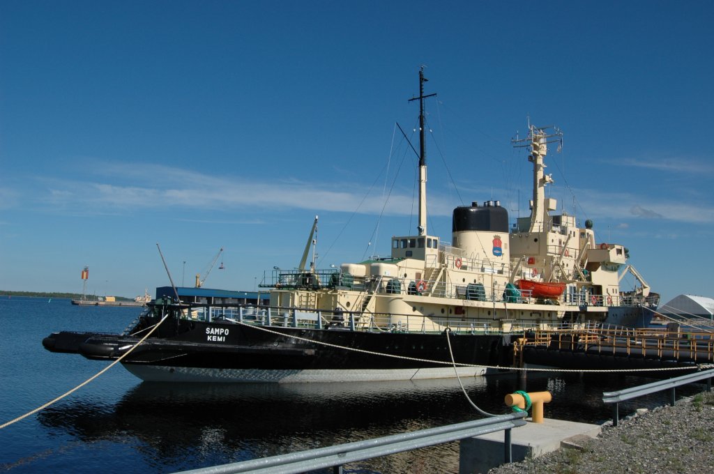 Die Sampo ist ein finnischer Eisbrecher. Sie wurde 1960 bei der Wrtsil-Werft in Sandviken gebaut und versah bis Anfang der 1990er Jahre in behrdlichem Auftrag ihren Dienst in der nrdlichen Ostsee. Von Mitte Dezember bis Ende April werden zwei- bis sechsstndige Fahrten auf dem vereisten Bottnischen Meerbusen angeboten. Der Eisbrecher wurde 1961 in Dienst gestellt, ist 75 m lang und 17,4 m breit. Er liegt im Hafen von Kemi.
 Ich habe ihn Juni 2008 abgelichtet.
