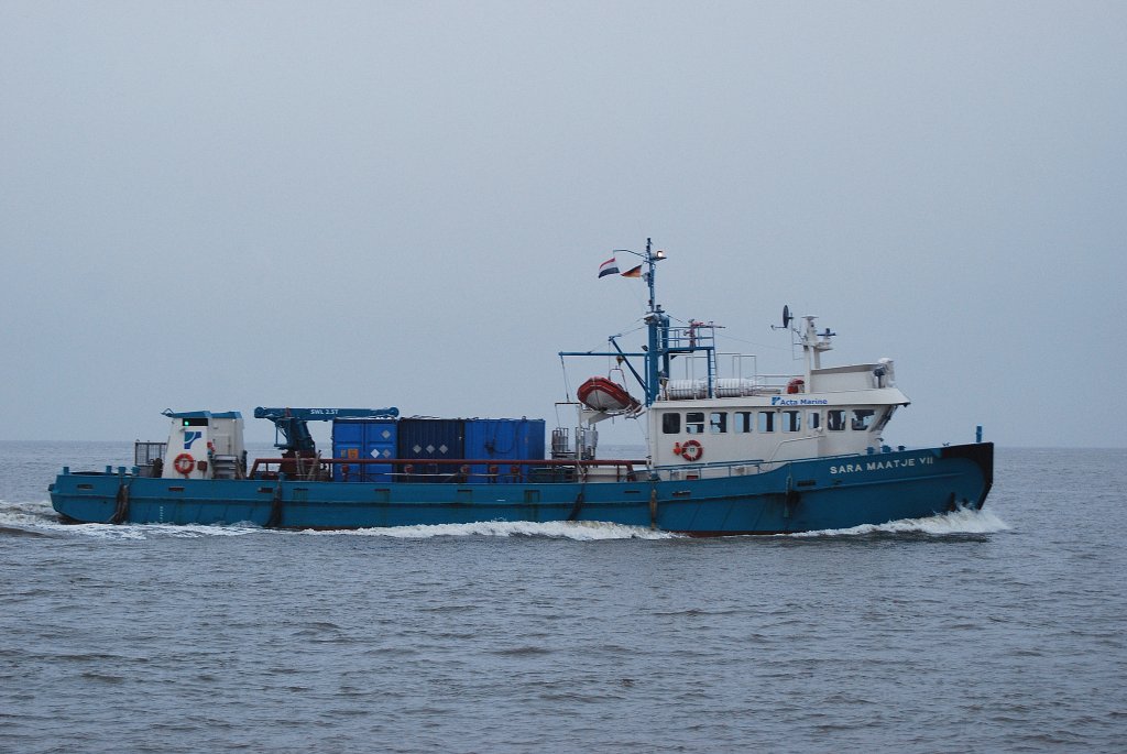 Die Sara Maatje VII IMO-Nummer:7811422 Flagge:Niederlande Lnge:36.0m Breite:7.0m Baujahr:1978 Bauwerft:Suurmeijer Scheepswerf,Foxhol Niederlande vor Cuxhaven am 08.12.10