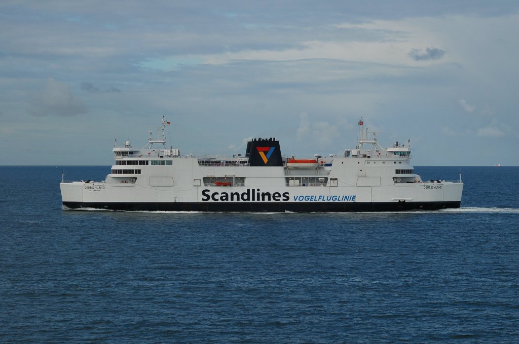 Die Scandlinesfhre  Deutschland  der Vogelfluglinie, Rdby Havn - Puttgarden, whrend der Fahrt von einem der Schwesternschiffe auf dem Weg von Puttgarden nach Rdby Havn aus fotographiert. Oktober 2013