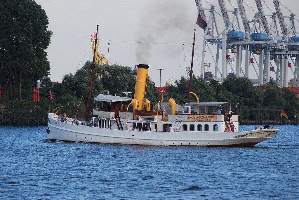 Die schne alte Schaarhrn unterwegs im Hafen von Hamburg am 07.08.10