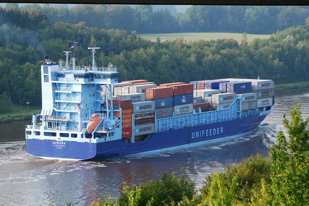 Die schne blaue Aurora IMO-Nummer:9234989 Flagge:Zypern Lnge:134.0m Breite:22.0m Baujahr:2001 Bauwerft:Sietas,Hamburg Deutschland aufgenommen auf dem Nord-Ostsee-Kanal bei Grnental am 03.09.11