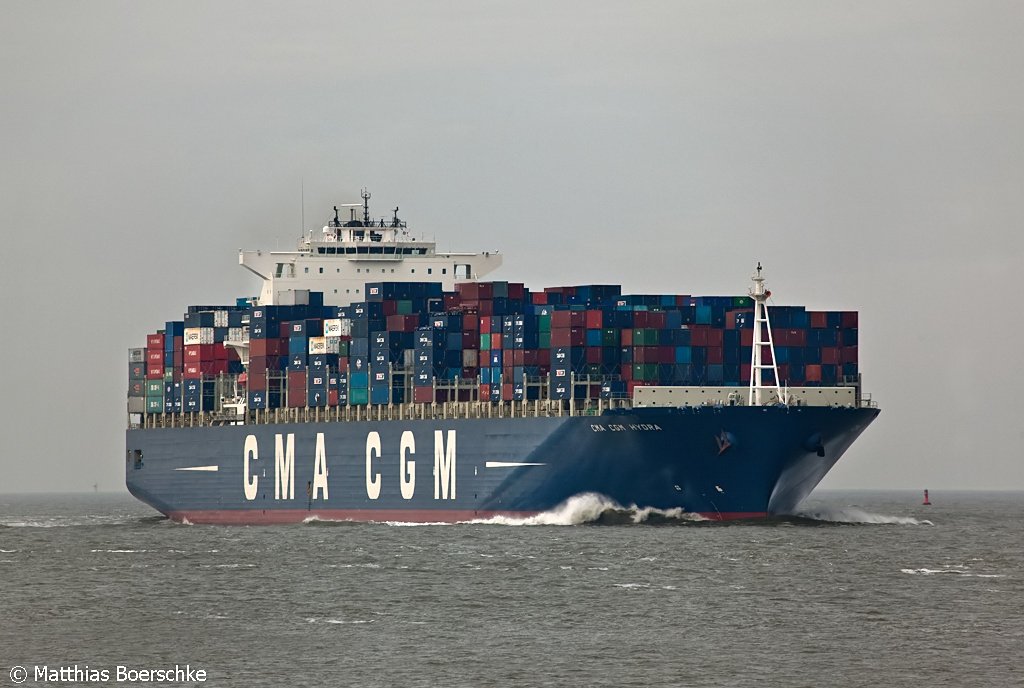 Die schne CMA CGM Hydra bei Cuxhaven an der alten Liebe am 06.12.09.