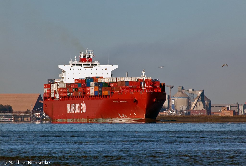 Die schne Monte Pascoal auf der Elbe bei Lhe-Sand am 18.10.09.