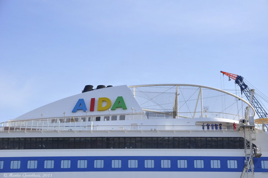 Die Schornsteinmarke der  AIDAblu  - Reederei AIDA Cruises - German - gesehen am 7.05.2011 in Hamburg (im Schwimmdock Nr.10 von Blohm+Voss)