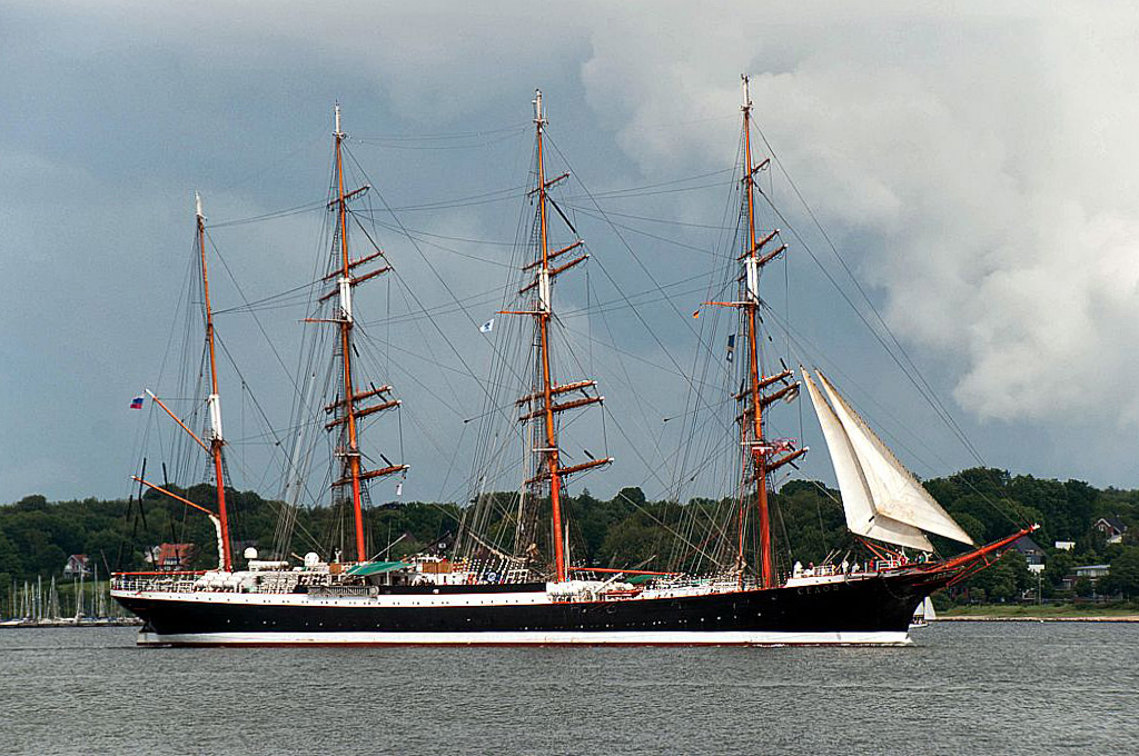 Die  Sedov  zur Kieler Woche 2011 auf der Kieler Frde