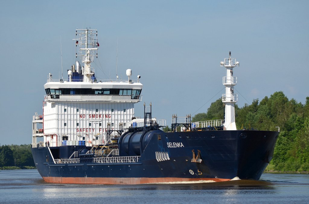 Die Selenka IMO-Nummer:9447067 Flagge:Malta Lnge:132.0m Breite:19.0m Baujahr:2009 Bauwerft:Tersan Shipyard,Istanbul Trkei bei Grnental auf dem Nord-Ostsee-Kanal am 28.05.12