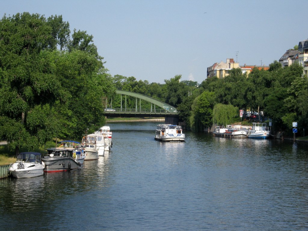 Die Spree in Berlin-Charlottenburg am frhen Vormittag des 11.06.2011