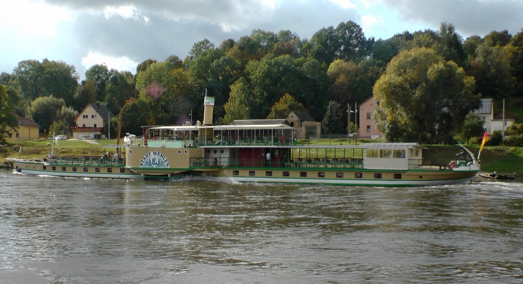 Die  Stadt Wehlen  konnte hier von der Gierfhre in Klein Zadel am 07.10.2012 gegen
13:49 Uhr abgelichtet werden.