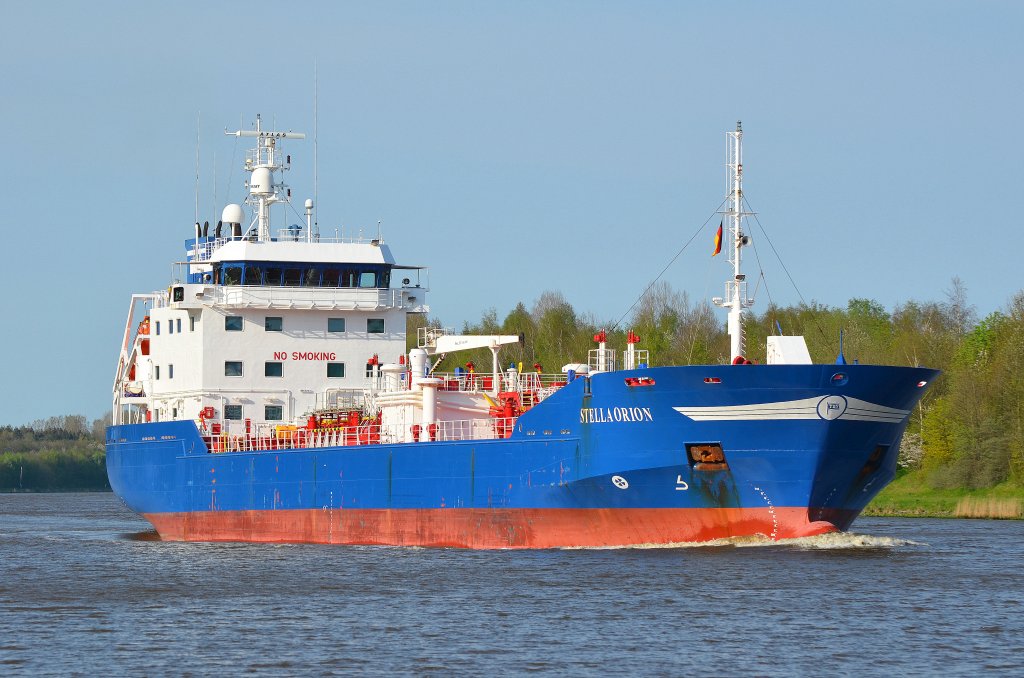 Die Stella Orion IMO-Nummer:9265251 Flagge:Niederlande Lnge:105.0m Breite:16.0m Baujahr:2004 Bauwerft:Rousse Shipyard,Russe Bulgarien unterwegs im Nord-Ostsee-Kanal bei Grnental am 01.05.12