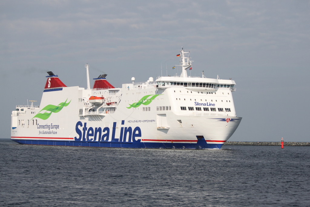 Die StenaLine Fhre Mecklenburg-Vorpommern auf ihrem Seeweg von Trelleborg nach Rostock-berseehafen beim Einlaufen in Warnemnde.29.09.2017