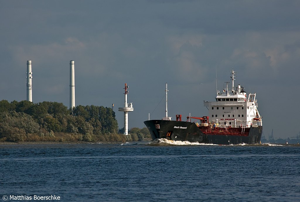 Die Stolt Gannel auf der Elbe bei Lhe Sand am 08.10.09.