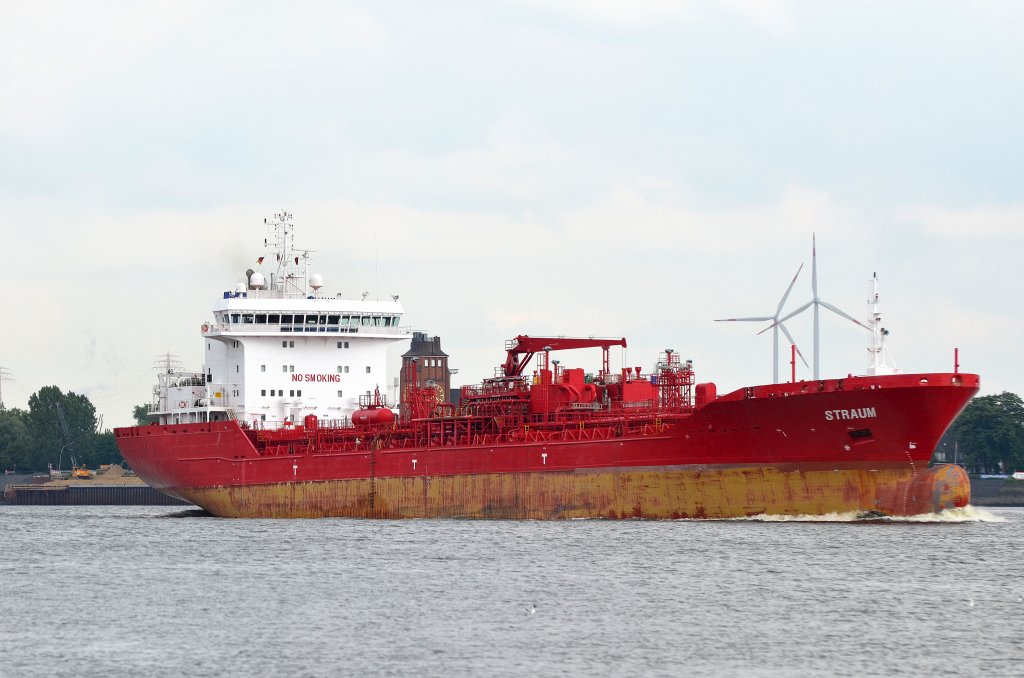 Die Straum IMO-Nummer:9406726 Flagge:Norwegen Lnge:164.0m Breite:23.0m Baujahr:2010 Bauwerft:Qingshan Shipyard,Wuhan China passiert auslaufend aus Hamburg am 10.06.12 Teufelsbrck.