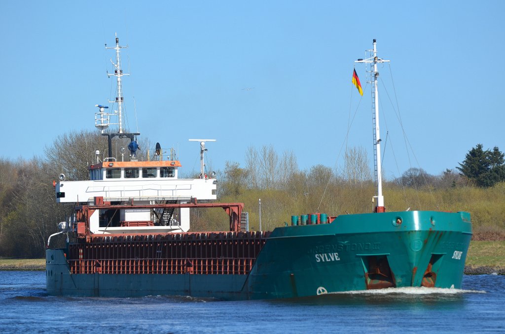 Die Sylve IMO-Nummer:8906286 Flagge:Zypern Lnge:82.0m Breite:12.0m Baujahr:1990 Bauwerft:Ferus Smit Scheepswerf,Westerbroek Niederlande aufgenommen am 20.04.13 im Nord-Ostsee-Kanal Rendsburg.