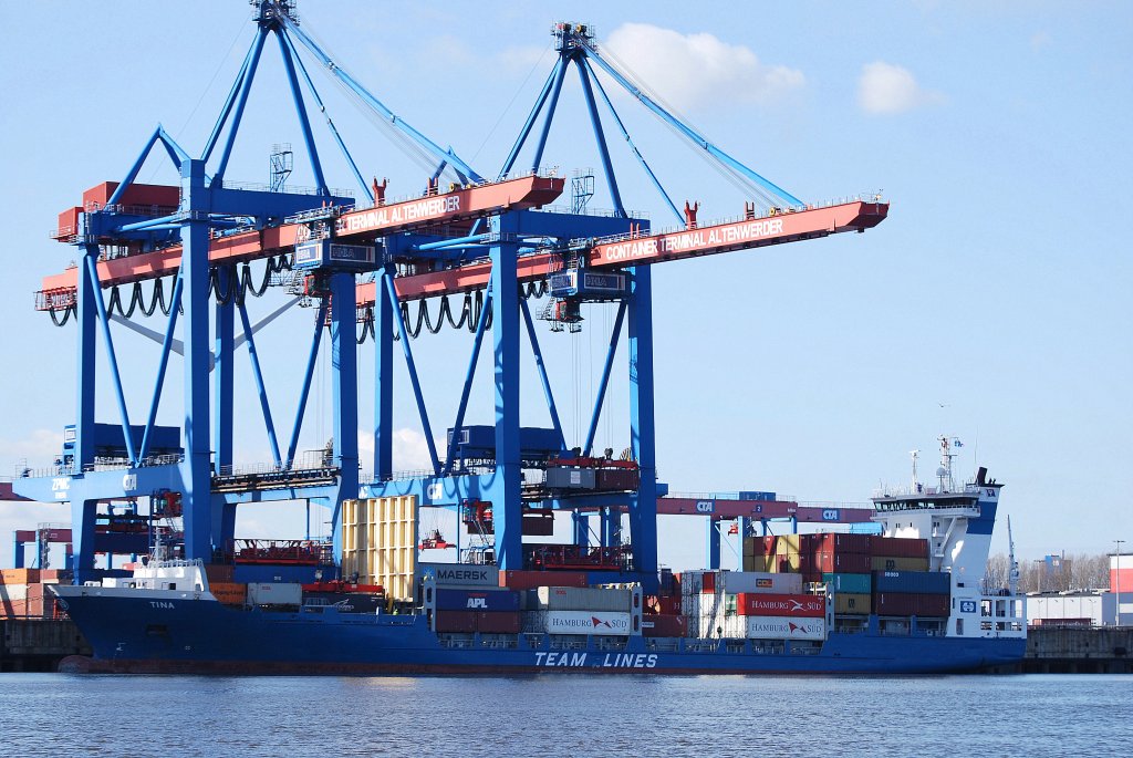 Die Tina ex Gotland IMO-Nummer:9277383 Flagge:Niederlande Lnge:138.0m Breite:22.0m Baujahr:2003 Bauwerft:Sietas Schiffswerft,Hamburg Deutschland am Containerterminal Altenwerder in Hamburg liegend aufgenommen am 19.03.11