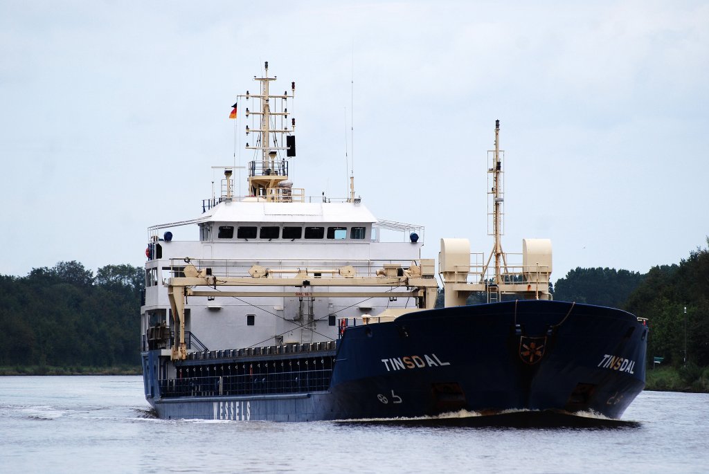 Die Tinsdal IMO-Nummer:9119567 Flagge:Antigua und Barbuda Lnge:90.0m Breite:15.0m Baujahr:1998 Bauwerft:Rousse Shipyard,Rousse Bulgarien auf dem Nord-Ostsee-Kanal an der Grnentaler Hochbrcke am 11.09.11