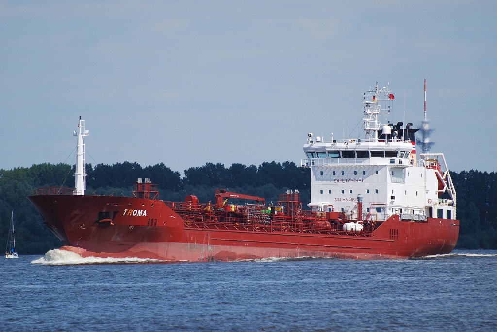 Die Troma IMO-Nummer:9334301 Flagge:Malta Lnge:108.0m Breite:16.0m Baujahr:2006 Bauwerft:Celik Tekne Shipyard,Istanbul Trkei auslaufend aus Hamburg vor Lhe am 26.06.10