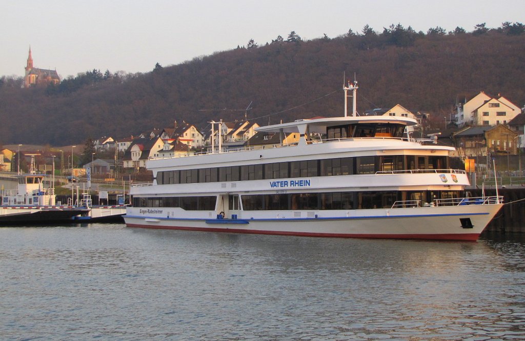 Die  Vater Rhein  im Hafen von Bingen; 23.03.2010