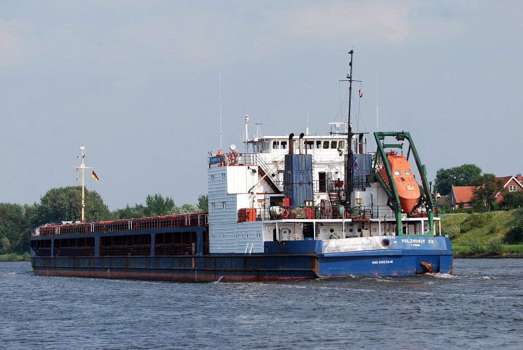 Die Volzhskiy 33 IMO-Nummer:8955641 Flagge:Russland Lnge:138.0m Breite:17.0m Baujahr:1990 Bauwerft:OKA Shipyard,Navashino Russland unterwegs auf dem Nord-Ostsee-Kanal bei Rendsburg am 20.08.11