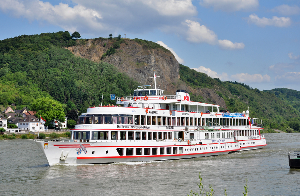 Die  Wappen von Kln  auf dem Rhein bei Remagen - 06.08.2010