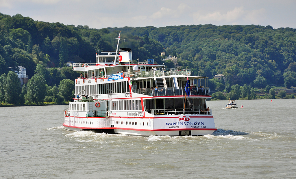 Die  Wappen von Kln  auf dem Rhein bei Remagen - 06.08.2010