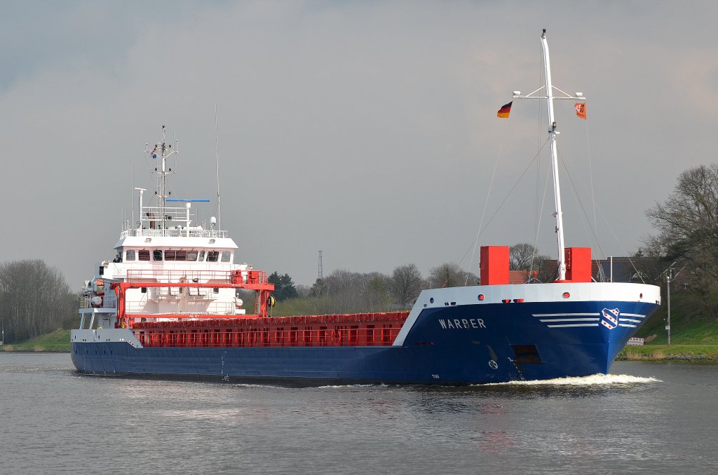 Die Warber IMO-Nummer:9467201 Flagge:Niederlande Lnge:95.0m Breite:14.0m Baujahr:2010 Bauwerft:Hexing Shipbuilding&Repair Yard,Wenling China aufgenommen im Nord-Ostsee-Kanal bei Rendsburg am 22.04.12